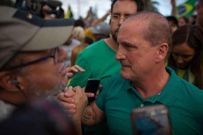 Onyx disse que o governo Bolsonaro vai acabar com o 'toma lá dá cá' e com o loteamento de cargos e estatais por razões políticas e de coalizão(foto: Mauro Pimentel/AFP) Onyx disse que o governo Bolsonaro vai acabar com o 'toma lá dá cá' e com o loteamento de cargos e estatais por razões políticas e de coalizão(foto: Mauro Pimentel/AFP)