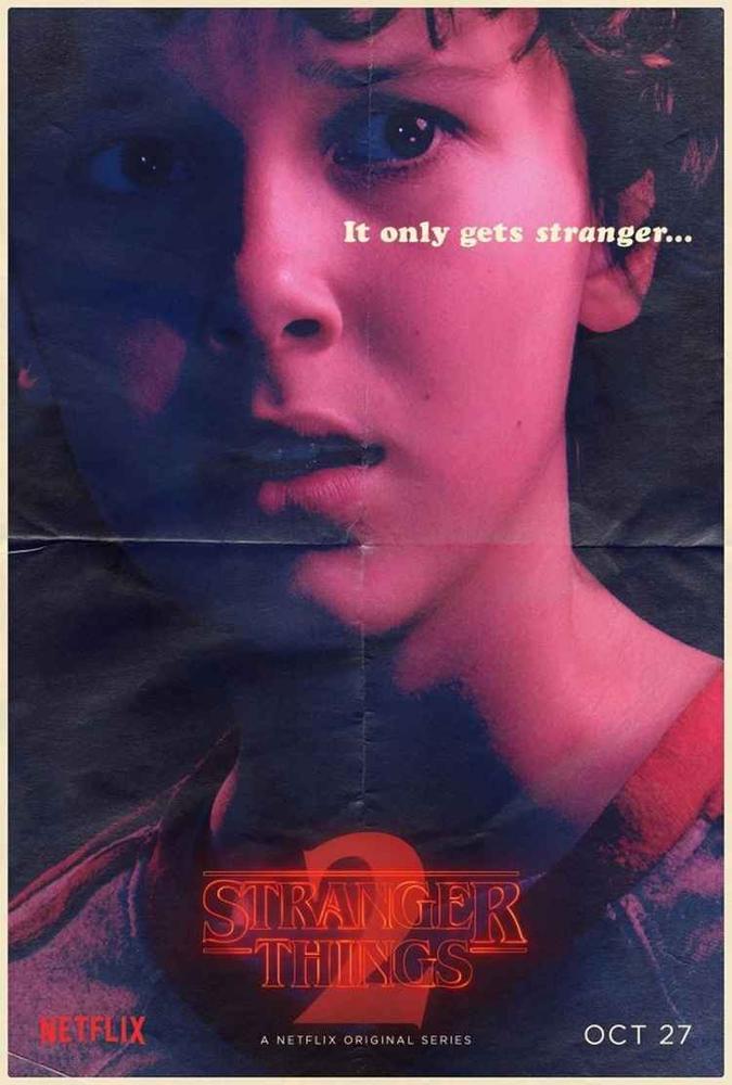 No cartaz de divulgação da segunda temporada, Eleven, interpretada por Millie Bobby Brown, e a frase No cartaz de divulgação da segunda temporada, Eleven, interpretada por Millie Bobby Brown, e a frase
