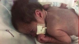 A menina ficou 20 dias na UTI neo-natal, nove deles em estado gravíssimo(foto: Arquivo Pessoal) A menina ficou 20 dias na UTI neo-natal, nove deles em estado gravíssimo(foto: Arquivo Pessoal)