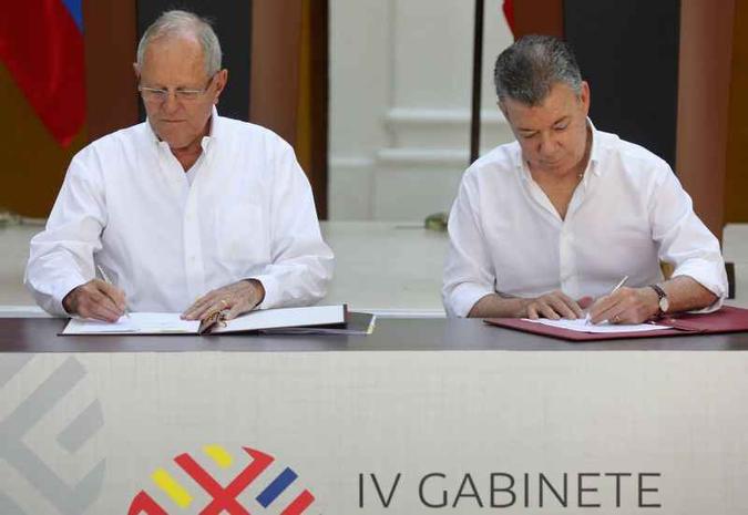 Os presidentes de Colômbia, Juan Manuel Santos, e Peru, Pedro Pablo Kuczynski(foto: Joaquin Sarmiento / AFP ) Os presidentes de Colômbia, Juan Manuel Santos, e Peru, Pedro Pablo Kuczynski(foto: Joaquin Sarmiento / AFP )