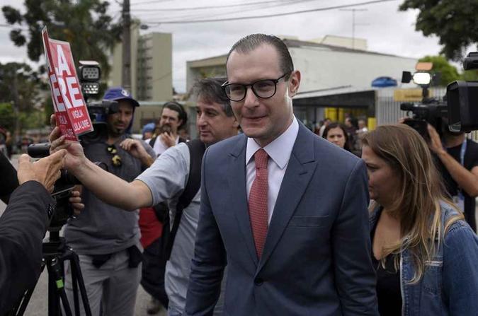 O advogado Cristiano Zanin, depois de visitar Lula na sede da Polícia Federal em Curitib(foto: Henry Milleo/AFP) O advogado Cristiano Zanin, depois de visitar Lula na sede da Polícia Federal em Curitib(foto: Henry Milleo/AFP)