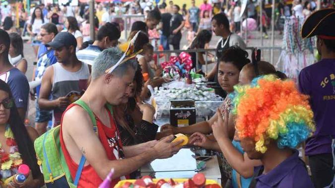 GDF vai cadastrar e treinar 500 ambulantes para o pré-Carnaval 2019 (foto: Ed Alves/CB/D.A Press) GDF vai cadastrar e treinar 500 ambulantes para o pré-Carnaval 2019 (foto: Ed Alves/CB/D.A Press)