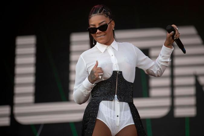 Capa de revista estampa o amor e a sensualidade da funkeira Ludmilla com a esposa Brunna Gonçalves(foto: AFP /Mauro PIMENTEL) Capa de revista estampa o amor e a sensualidade da funkeira Ludmilla com a esposa Brunna Gonçalves(foto: AFP /Mauro PIMENTEL)
