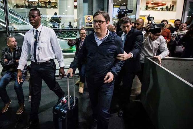 Rocha Loures chega de Nova York no Aeroporto de Cumbica no dia 19/5/2017(foto: Bruno Santos/Folhapress) Rocha Loures chega de Nova York no Aeroporto de Cumbica no dia 19/5/2017(foto: Bruno Santos/Folhapress)