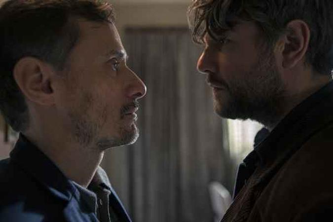 O delegado aposentado Marco Ruffo tem obsessão por investigar Roberto Ibrahim(foto: Netflix/Divulgação) O delegado aposentado Marco Ruffo tem obsessão por investigar Roberto Ibrahim(foto: Netflix/Divulgação)