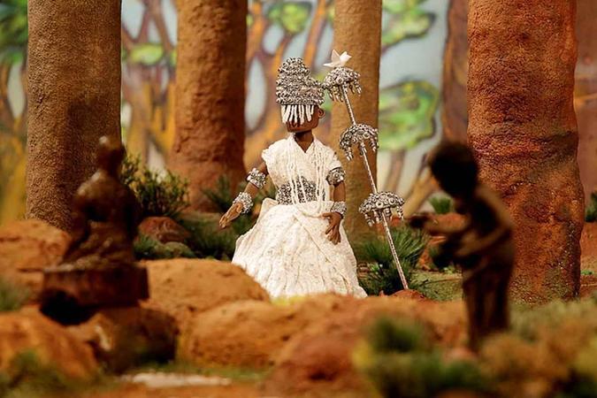 FILME: Òrun Àiyé - A Criação do Mundo/BA. Òrun Áiyé mostra a jornada de Oxalá para cumprir a sua missão, a criação do mundo. A animação será narrada pela figura do griot, representada através do historiador, Ubiratan Castro (1948-2013), carinhosamente chamado de Bira, que conduzirá a descoberta de sua neta, Luna , à memória viva que é o continente africano. Os deuses Orunmilá, Oduduwa, Exú e Nanã terão papel fundamental para o desfecho dessa história.2ª Mostra Sesc de Cinema FILME: Òrun Àiyé - A Criação do Mundo/BA. Òrun Áiyé mostra a jornada de Oxalá para cumprir a sua missão, a criação do mundo. A animação será narrada pela figura do griot, representada através do historiador, Ubiratan Castro (1948-2013), carinhosamente chamado de Bira, que conduzirá a descoberta de sua neta, Luna , à memória viva que é o continente africano. Os deuses Orunmilá, Oduduwa, Exú e Nanã terão papel fundamental para o desfecho dessa história.2ª Mostra Sesc de Cinema