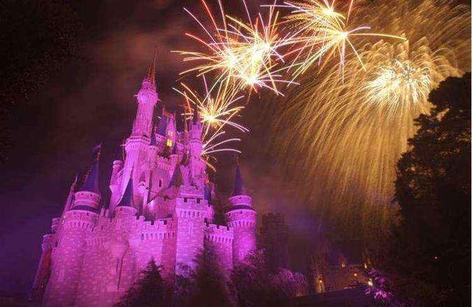 Os fogos são o ponto alto: aproveite que é o único parque com área de recarga de celular e tire fotos(foto: Walt Disney World/Divulgação) Os fogos são o ponto alto: aproveite que é o único parque com área de recarga de celular e tire fotos(foto: Walt Disney World/Divulgação)