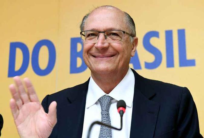 Entre os presidenciáveis, o tucano Geraldo Alckmin foi o que mais contratou empresas de táxi aéreo para seus deslocamentos pelo país(foto: Evaristo Sa/AFP) Entre os presidenciáveis, o tucano Geraldo Alckmin foi o que mais contratou empresas de táxi aéreo para seus deslocamentos pelo país(foto: Evaristo Sa/AFP)