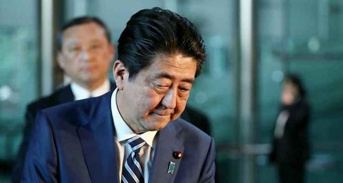 O escândalo continua no radar apesar de uma grande vitória eleitoral de Shinzo Abe, em julho do ano passado(foto: STR / JIJI PRESS / AFP) O escândalo continua no radar apesar de uma grande vitória eleitoral de Shinzo Abe, em julho do ano passado(foto: STR / JIJI PRESS / AFP)