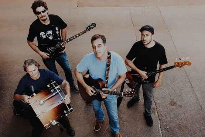 Lauro Aires e o grupo Salto Triplo apresentam o segundo disco de 'Centropia'(foto: Divulgação/Breno Galtier) Lauro Aires e o grupo Salto Triplo apresentam o segundo disco de 'Centropia'(foto: Divulgação/Breno Galtier)