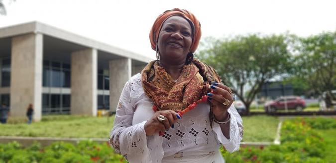 Conhecida como Mãe Baiana, Adna Santos foi agredida verbalmente durante reunião de servidores da fundação(foto: Alan Rios/CB/D.A Press) Conhecida como Mãe Baiana, Adna Santos foi agredida verbalmente durante reunião de servidores da fundação(foto: Alan Rios/CB/D.A Press)