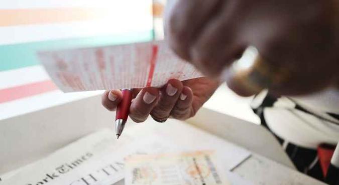 A probabilidade de ganhar um grande prêmio hoje é de uma em 302,5 milhões(foto: AFP) A probabilidade de ganhar um grande prêmio hoje é de uma em 302,5 milhões(foto: AFP)