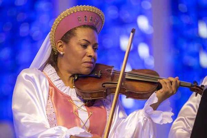 A violinista Kátia Pinheiro é a fundadora da Obach(foto: Tomas Faquini/Divulgação) A violinista Kátia Pinheiro é a fundadora da Obach(foto: Tomas Faquini/Divulgação)
