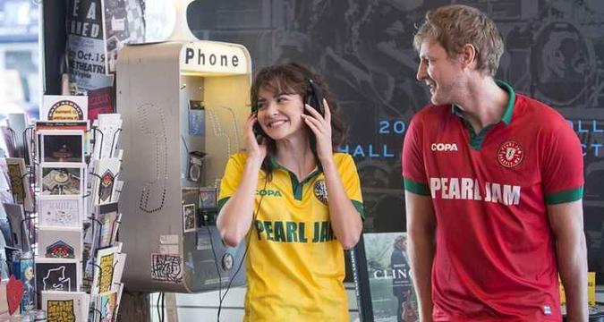 Linha de camisetas causou controvérsias entre os fãs nas redes sociais(foto: Reprodução/Facebook) Linha de camisetas causou controvérsias entre os fãs nas redes sociais(foto: Reprodução/Facebook)