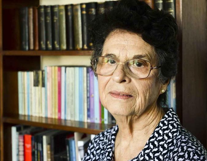 O livro Outros cantos foi finalista do Prêmio Jabuti (foto: Adriana Franco/Divulgação)) O livro Outros cantos foi finalista do Prêmio Jabuti (foto: Adriana Franco/Divulgação))