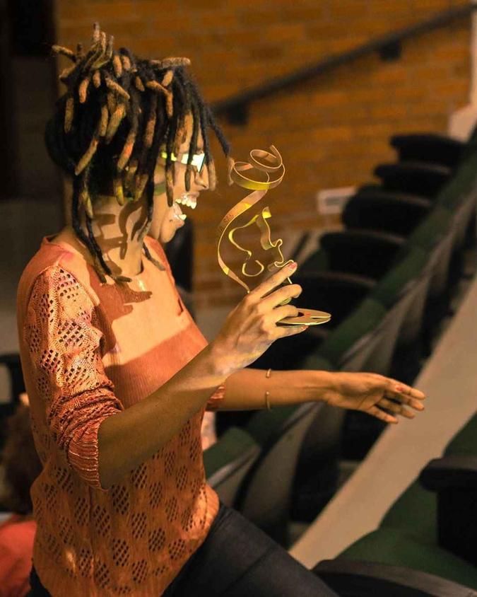 Camila de Moraes foi premiada na II Mostra Competitiva de Cinema Negro Adélia Sampaio na categoria melhor filme longa-metragem com 'O Caso do Homem Errado'%u2800%u2800%u2800(foto: Reprodução/Instagram) Camila de Moraes foi premiada na II Mostra Competitiva de Cinema Negro Adélia Sampaio na categoria melhor filme longa-metragem com 'O Caso do Homem Errado'%u2800%u2800%u2800(foto: Reprodução/Instagram)