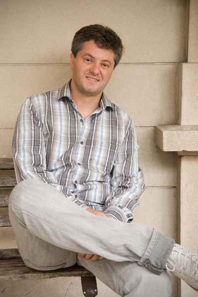 Ricardo Lísias propõe diálogo entre literatura e artes plásticas em 'A vista particular' Ricardo Lísias propõe diálogo entre literatura e artes plásticas em 'A vista particular'