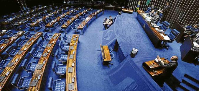 Tapete azul cobiçado: oito anos de mandato parlamentar, salários de R$ 33 mil, verba de gabinete, foro privilegiado e benefícios, como plano de saúde vitalício(foto: Edilson Rodrigues/Agência Senado - 14/11/17) Tapete azul cobiçado: oito anos de mandato parlamentar, salários de R$ 33 mil, verba de gabinete, foro privilegiado e benefícios, como plano de saúde vitalício(foto: Edilson Rodrigues/Agência Senado - 14/11/17)