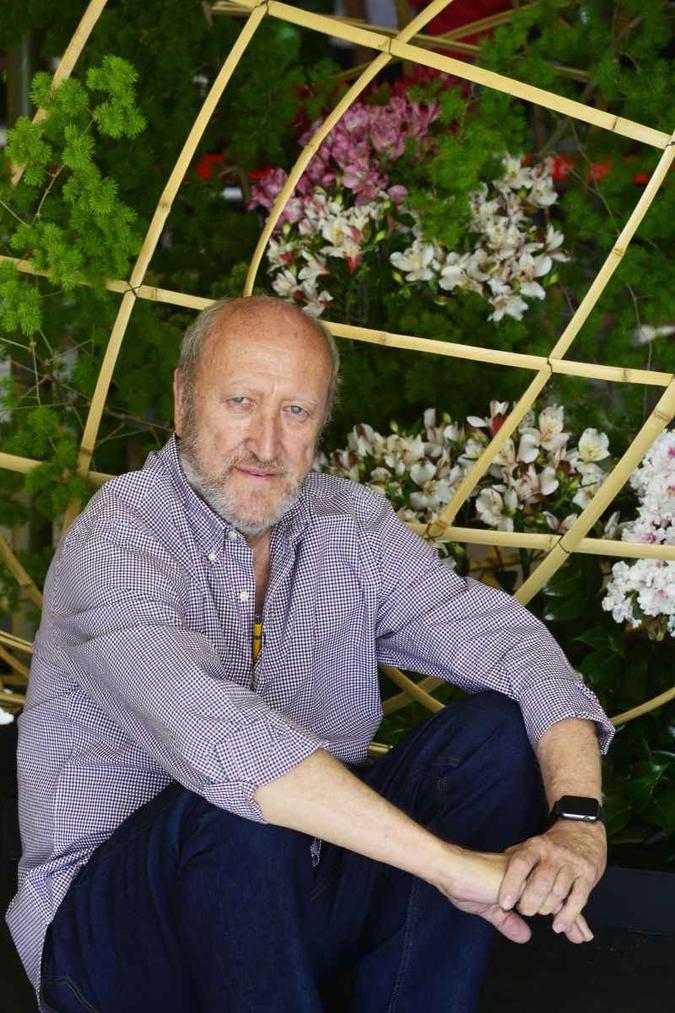 A ikebana ajuda Bruno Pagnoccheschi a preencher os dias de aposentado(foto: Marcelo ferreira/CB/D.A Press) A ikebana ajuda Bruno Pagnoccheschi a preencher os dias de aposentado(foto: Marcelo ferreira/CB/D.A Press)