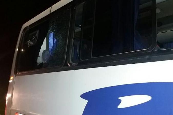O ônibus foi abordado por pelo menos 12 homens armados em três carros, próximo ao quilômetro 73 da BR-116(foto: Divulgação/PRF) O ônibus foi abordado por pelo menos 12 homens armados em três carros, próximo ao quilômetro 73 da BR-116(foto: Divulgação/PRF)