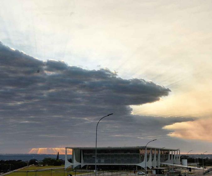 A previsão é de um céu claro a parcialmente nublado, com névoa seca(foto: Ed Alves/CB/D.A Press) A previsão é de um céu claro a parcialmente nublado, com névoa seca(foto: Ed Alves/CB/D.A Press)