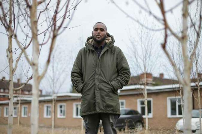 Abdi, voluntário da associação Key4Life(foto: AFP / Daniel Leal-Olivas) Abdi, voluntário da associação Key4Life(foto: AFP / Daniel Leal-Olivas)