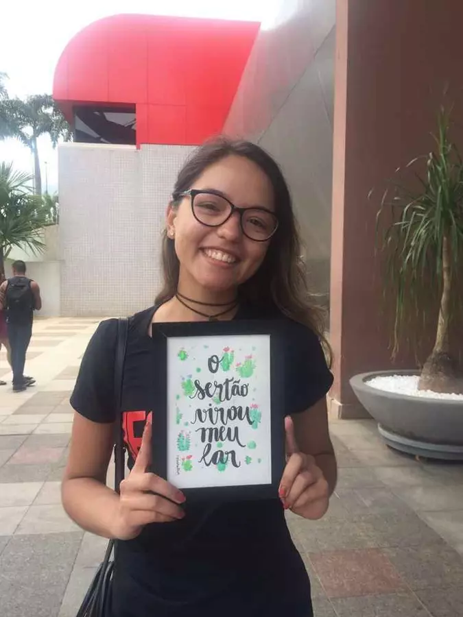 Thamiris disse que já está pensando em outras frases para passar para as ilustradoras(foto: Arquivo pessoal) Thamiris disse que já está pensando em outras frases para passar para as ilustradoras(foto: Arquivo pessoal)