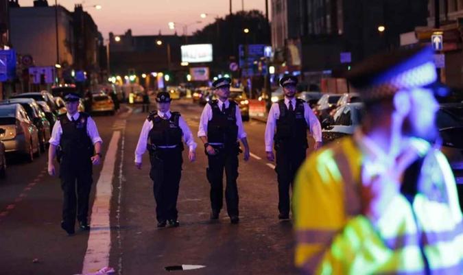 O atropelamento aconteceu próximo à mesquita de Finsbury Park, no bairro de Islington, que fica na zona norte de LondresDaniel Leal-Olivas/AFP O atropelamento aconteceu próximo à mesquita de Finsbury Park, no bairro de Islington, que fica na zona norte de LondresDaniel Leal-Olivas/AFP