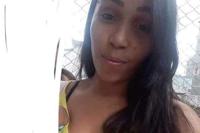 Luana levou pelo menos quatro facadas nas costas. Ela chegou a ser socorrida, mas não resistiu aos ferimentos(foto: Arquivo Pessoal) Luana levou pelo menos quatro facadas nas costas. Ela chegou a ser socorrida, mas não resistiu aos ferimentos(foto: Arquivo Pessoal)