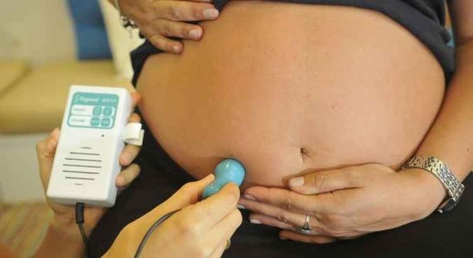 Atualmente, a identificação do sexo do bebê pode ser feita pela análise de sangue, coletado a partir da punção das veias da gestante.(foto: Minervino Junior/CB/D.A Press) Atualmente, a identificação do sexo do bebê pode ser feita pela análise de sangue, coletado a partir da punção das veias da gestante.(foto: Minervino Junior/CB/D.A Press)