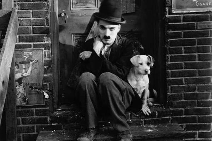 O personagem mais famoso do artista foi O Vagabundo, com o qual protagonizou vários de seus filmes mais célebres(foto: Reprodução/Internet) O personagem mais famoso do artista foi O Vagabundo, com o qual protagonizou vários de seus filmes mais célebres(foto: Reprodução/Internet)