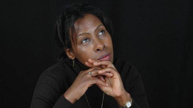 Autora terá os livros 'Nossa Senhora do Nilo' e 'A Mulher dos Pés Descalços' publicados no Brasil(foto: C. Hélie/Editions Gallimard) Autora terá os livros 'Nossa Senhora do Nilo' e 'A Mulher dos Pés Descalços' publicados no Brasil(foto: C. Hélie/Editions Gallimard)