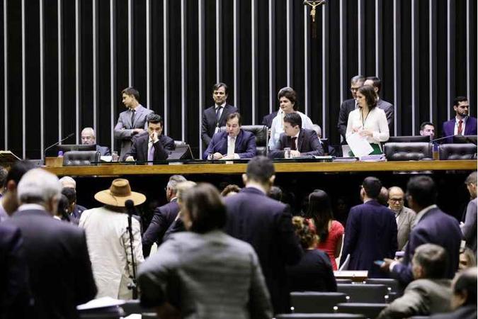 Na sessão de ontem, Rodrigo Maia subiu de 34 para 49 o número de integrantes na Comissão Especial: votação deve acontecer em até 70 dias (foto: Luis Macedo/Câmara dos Deputados ) Na sessão de ontem, Rodrigo Maia subiu de 34 para 49 o número de integrantes na Comissão Especial: votação deve acontecer em até 70 dias (foto: Luis Macedo/Câmara dos Deputados )