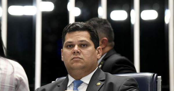 Senado adia vota&ccedil;&atilde;o da MP de corte de sal&aacute;rios e suspens&atilde;o de contratos