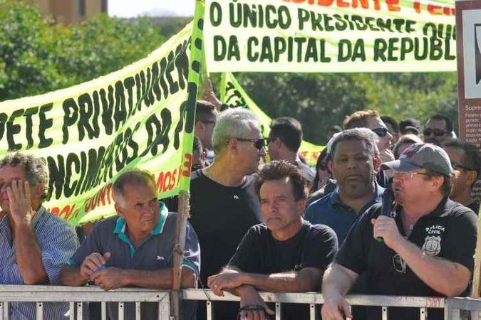 Policiais civis acreditam que o GDF tem dinheiro, mas falta vontade política(foto: Minervino Junior/CB/D.A Press) Policiais civis acreditam que o GDF tem dinheiro, mas falta vontade política(foto: Minervino Junior/CB/D.A Press)