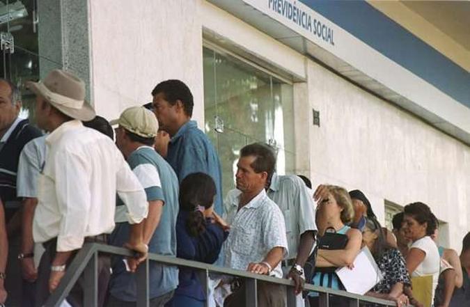 Segurados aguardam atendimento: correção de benefícios virá em 2015(foto: Sério Amaral/CB/D.A Press) Segurados aguardam atendimento: correção de benefícios virá em 2015(foto: Sério Amaral/CB/D.A Press)