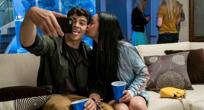 Para todos os garotos que já amei, da Netflix, aposta em uma comédia romântica jovem, em que o final não está tão óbvio quanto parece (foto: Netflix/Divulgação) Para todos os garotos que já amei, da Netflix, aposta em uma comédia romântica jovem, em que o final não está tão óbvio quanto parece (foto: Netflix/Divulgação)