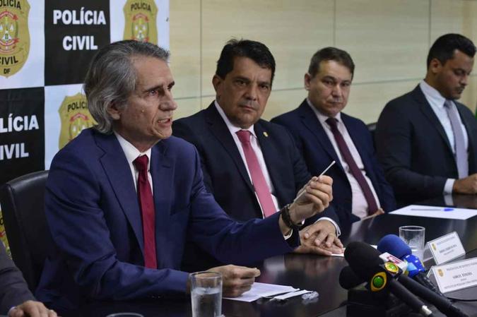 Policiais envolvidos na investigação: buscas começaram depois de a mãe registrar boletim de ocorrência, em 2003(foto: Marcelo Ferreira/CB/D.A Press) Policiais envolvidos na investigação: buscas começaram depois de a mãe registrar boletim de ocorrência, em 2003(foto: Marcelo Ferreira/CB/D.A Press)