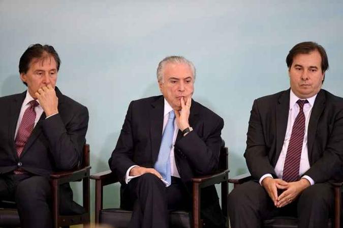 Eunício, Temer e Maia vão acompanhar a posse do novo presidente do Paraguai, Mario Abdo Benítez, em 15 de agosto(foto: Evaristo Sá/AFP) Eunício, Temer e Maia vão acompanhar a posse do novo presidente do Paraguai, Mario Abdo Benítez, em 15 de agosto(foto: Evaristo Sá/AFP)