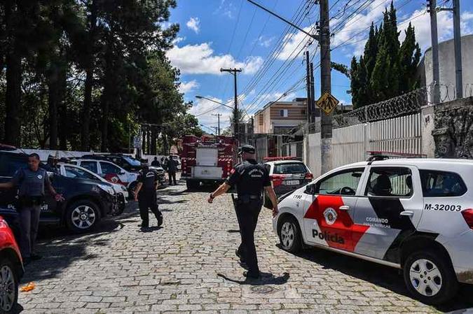 O coronel Salles disse que os atiradores entraram na escola na hora do intervalo(foto: Nelson Almeida/AFP) O coronel Salles disse que os atiradores entraram na escola na hora do intervalo(foto: Nelson Almeida/AFP)