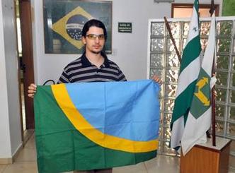 Ludwig lançou a representação de Sobradinho: verde simboliza natureza e tarnquilidade, e azul estimula reflexões(foto: Paulo de Araújo/CB/D.A Press ) Ludwig lançou a representação de Sobradinho: verde simboliza natureza e tarnquilidade, e azul estimula reflexões(foto: Paulo de Araújo/CB/D.A Press )