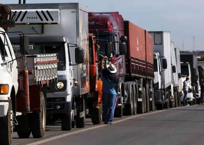 Paralisação dos caminhoneiros foi encerrada, mas polêmica em torno da solução dada pelo governo continua nos tribunais (foto: Marcelo Camargo/Agência Brasil ) Paralisação dos caminhoneiros foi encerrada, mas polêmica em torno da solução dada pelo governo continua nos tribunais (foto: Marcelo Camargo/Agência Brasil )
