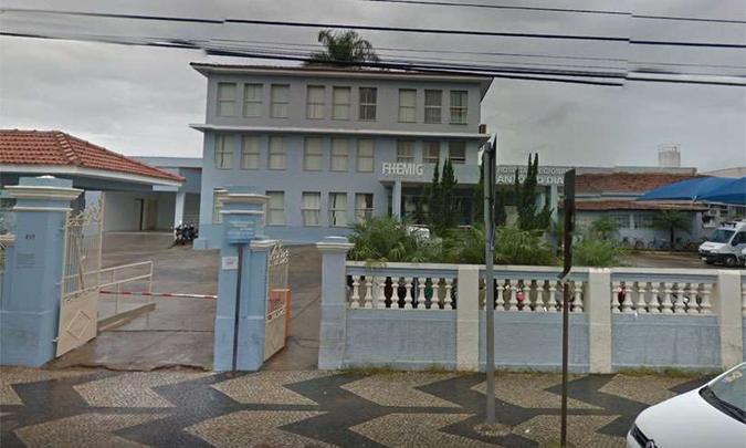 Vítima foi levada consciente ao Hospital Regional de Patos de Minas(foto: Reprodução da internet/Google Maps) Vítima foi levada consciente ao Hospital Regional de Patos de Minas(foto: Reprodução da internet/Google Maps)