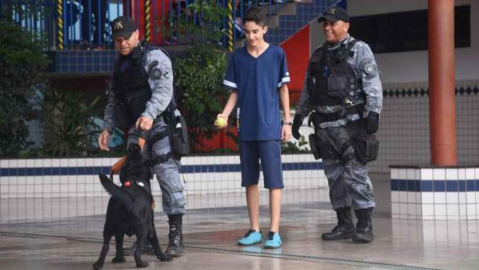 Polícia Militar fará ações nas escolas públicas e particulares do DF com palestras, demonstrações e distribuição de cartilhas alertando, pais, professores e alunos sobre segurança(foto: Ed Alves/CB/D.A Press) Polícia Militar fará ações nas escolas públicas e particulares do DF com palestras, demonstrações e distribuição de cartilhas alertando, pais, professores e alunos sobre segurança(foto: Ed Alves/CB/D.A Press)