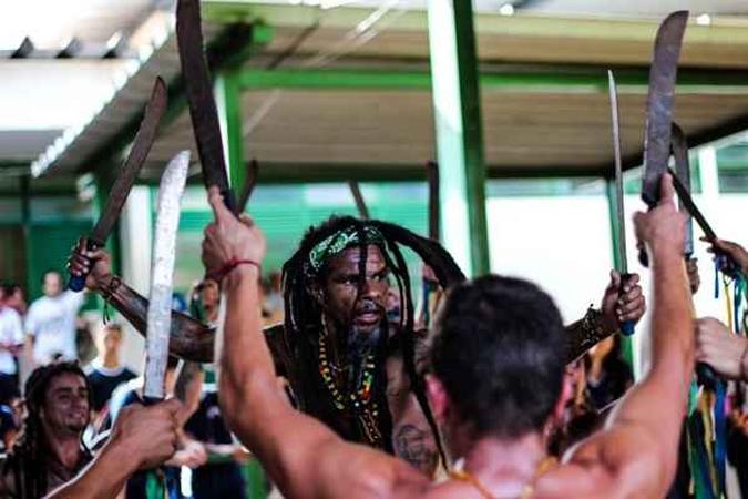 O capoeirista Mestre Cobra comanda o grupo Grito da Liberdade(foto: Davi Mello/Divulgação) O capoeirista Mestre Cobra comanda o grupo Grito da Liberdade(foto: Davi Mello/Divulgação)
