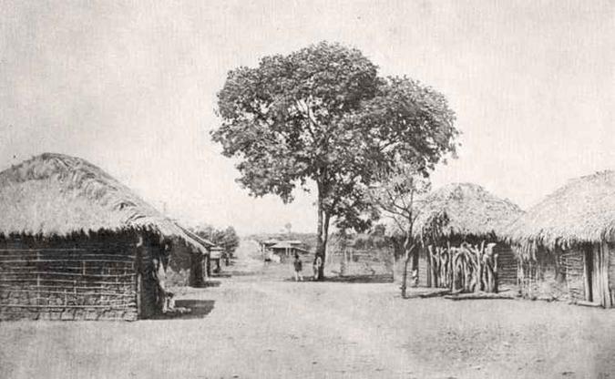 A antiga Arraial dos Couros, atual Formosa (GO), vizinha de Mestre D'Armas. Foto feita em 1892, pela Missão Cruls(foto: Arquivo Público DF) A antiga Arraial dos Couros, atual Formosa (GO), vizinha de Mestre D'Armas. Foto feita em 1892, pela Missão Cruls(foto: Arquivo Público DF)