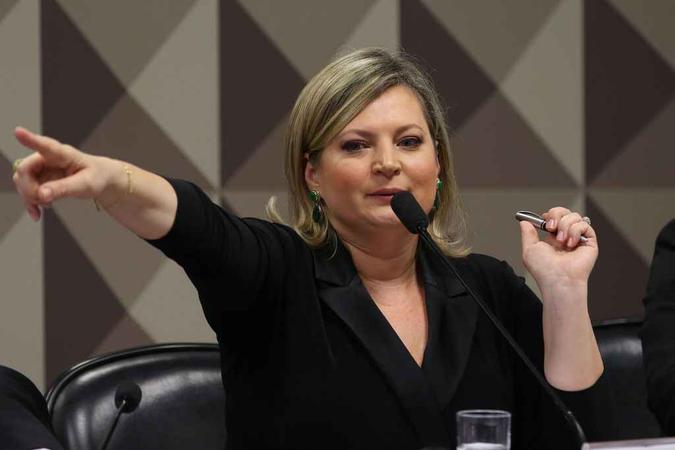A parlamentar, disse que seu objetivo não é ''arruinar a imagem do presidente'' que, segundo ela, ajudou a eleger(foto: Fabio Rodrigues Pozzebom/Agência Brasil ) A parlamentar, disse que seu objetivo não é ''arruinar a imagem do presidente'' que, segundo ela, ajudou a eleger(foto: Fabio Rodrigues Pozzebom/Agência Brasil )