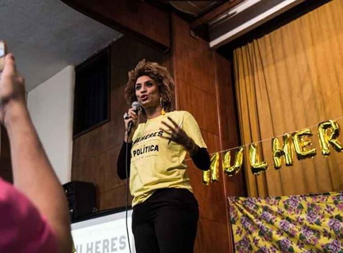 Marielle trabalha em defesa dos direitos humanos e no combate a ações violentas nas comunidades do Rio(foto: Reprodução/Instagram) Marielle trabalha em defesa dos direitos humanos e no combate a ações violentas nas comunidades do Rio(foto: Reprodução/Instagram)