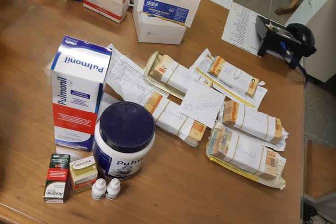 A investigação que culminou na Operação K Nove durou cinco meses e identificou um grupo de veterinários que tinham livre acesso à substância conhecida como cetamina(foto: PCDF/Divulgação) A investigação que culminou na Operação K Nove durou cinco meses e identificou um grupo de veterinários que tinham livre acesso à substância conhecida como cetamina(foto: PCDF/Divulgação)