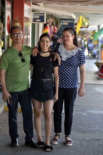 A fam�lia Tostes: amizade e ofertas que n�o pesam tanto no bolso(foto: Marcelo Ferreira/CB/D.A Press)